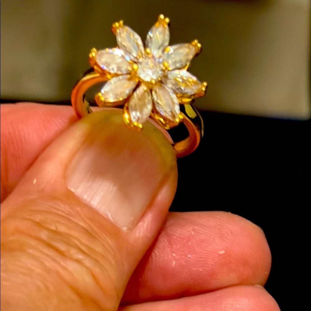 Size 6 Vintage SPINNER, ring, marquee, floral, crystal design, gold tone
0852
